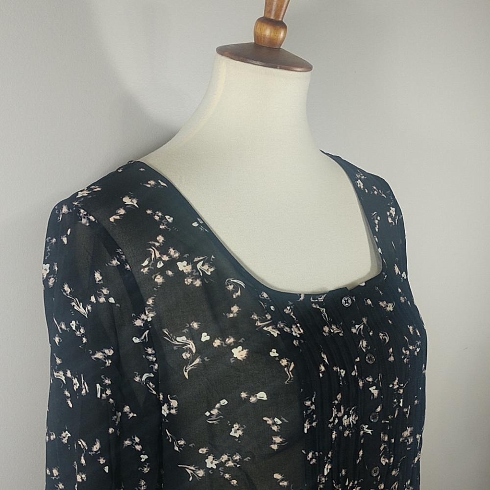 Top: NEW Philosophy Sheer Scoop Neck Floral Blouse - Picture 1 of 6